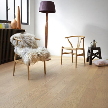 Modern living room with blonde wood flooring