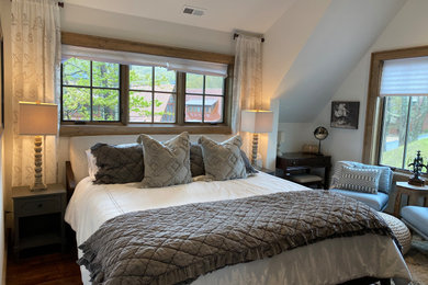 Example of a mountain style bedroom design