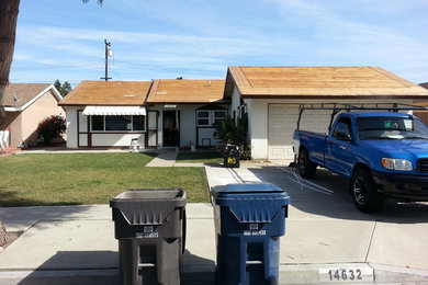 This is an example of a mid-sized coastal front yard landscaping in Orange County.