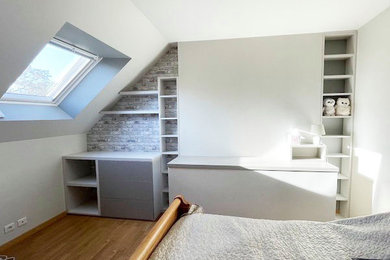 Ejemplo de dormitorio tradicional renovado de tamaño medio