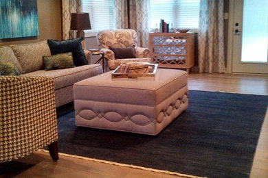 Transitional living room photo in Chicago