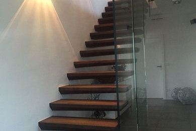 Moderne Treppe in Sonstige