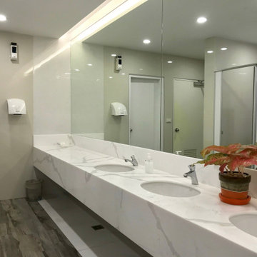 Calacatta Gold Restroom