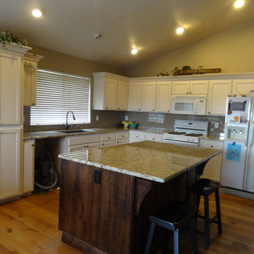 Oak Kitchen to Off-White with Glaze and Brown Accent Island