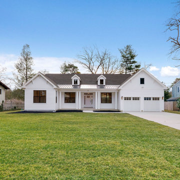Lake Front Farmhouse in Medford, NJ
