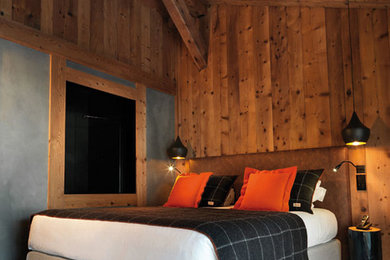 This is an example of a country bedroom in Lyon.