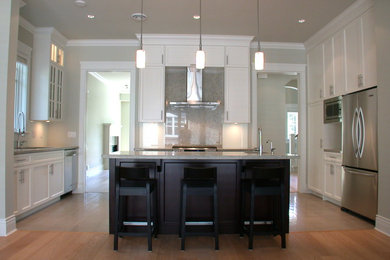 Kitchen - transitional kitchen idea in Vancouver