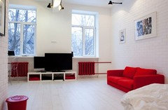 Интерьер с красной батареей Интерьер с красной батареей