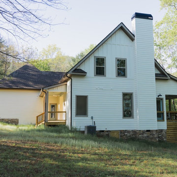 Harmonious Architecture for a Sloped Wooded Lot