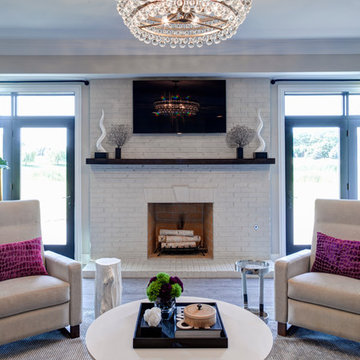 Modern Family / Party Room