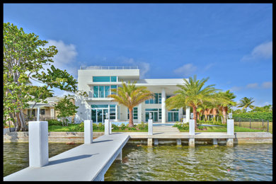 Large contemporary white three-story exterior home idea in Miami