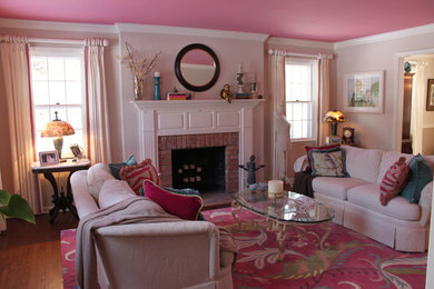 Example of an eclectic living room design in Milwaukee