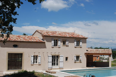 Aménagement d'une façade de maison campagne.