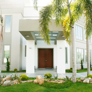 Formal Contemporary Courtyard