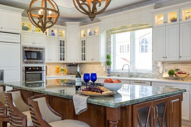 Inspiration for a timeless kitchen remodel in Miami