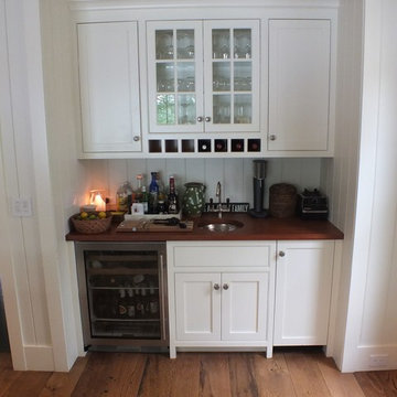 NEW ENGLAND LAKE FARM HOUSE
