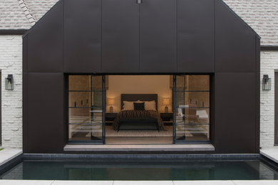 This is an example of a mid-sized contemporary home design in Los Angeles.