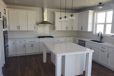 Example of a classic kitchen design in Salt Lake City