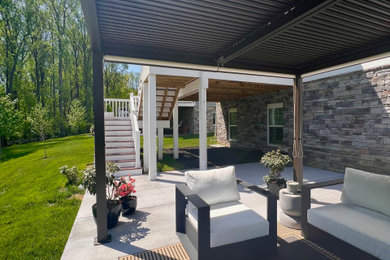 Example of a minimalist patio design in Baltimore