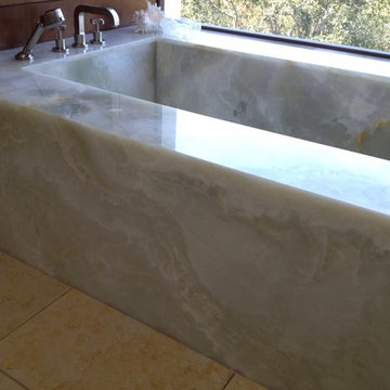Onyx Bathtub