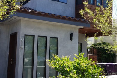 Inspiration for a contemporary exterior home remodel in Los Angeles