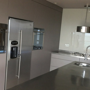 Modern & Minimalist