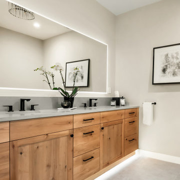 SOPHISTICATED UNDERSTATED BATHROOM