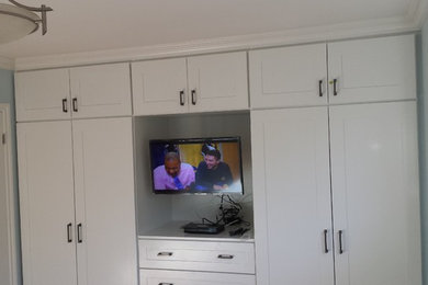 Arts and crafts home design photo in Vancouver