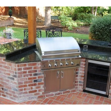 Fantastic Patio with Outdoor Kitchen and Dining Area Bellevue, WA