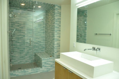 Bathroom - contemporary bathroom idea in Los Angeles