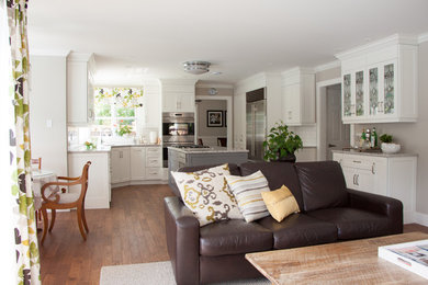 Kitchen - modern kitchen idea in Other