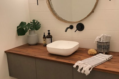 Example of a bathroom design in Vancouver