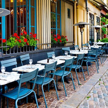 Outdoor pub table settings