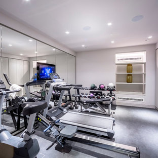 ロンドンのモダンスタイルのおしゃれなホームジムの写真