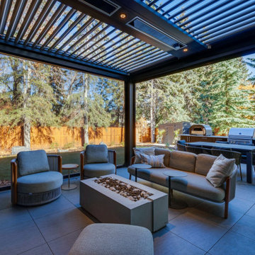 Modern Outdoor Entertainment Area W/Privacy Wall & Phantom Screens
