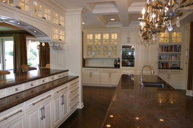 Inspiration for a transitional home design remodel in Miami