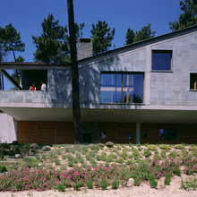 Casas Houzz: Una retícula de hormigón y madera con vistas al Escorial