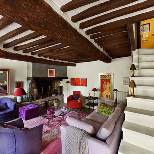 Inspiration för stora moderna allrum med öppen planlösning, med vita väggar, klinkergolv i terrakotta, en standard öppen spis och ett finrum