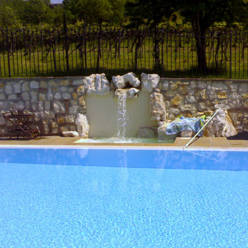 Piscina con cascata
