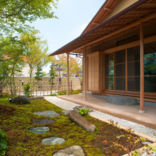 他の地域のアジアンスタイルのおしゃれな庭 (庭への小道、天然石敷き) の写真