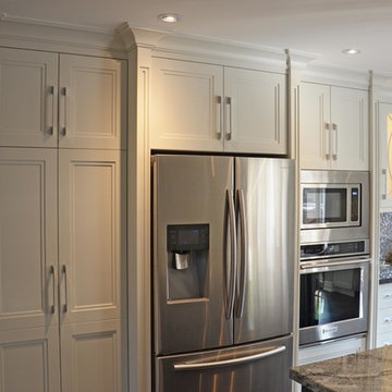 Two-tone Transitional Kitchen