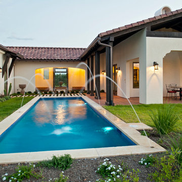 Swimming pool fountains