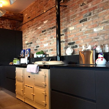 Next 125 Lava black matt glass and matt lacquer with Silestone Arden blue works
