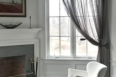 Example of an eclectic living room design in Burlington