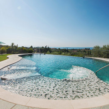 Garden with Breathtaking 360° Lake View