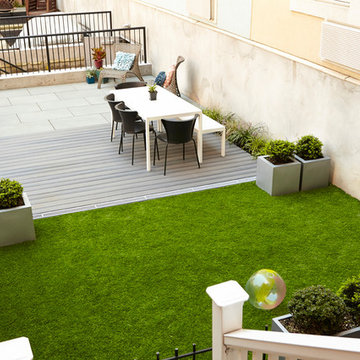 Small Townhouse Modern Outdoor Entertainment Space