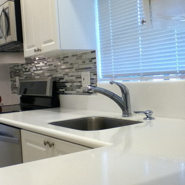Eden Mosaic Tile Installations: Modern Random Mix Steel/Glass II Tile