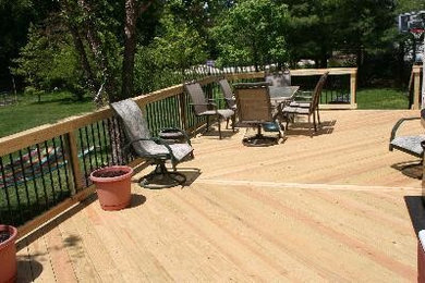 Inspiration for a deck remodel in Detroit