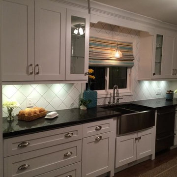 HGTV Breakfast Bar Kitchen