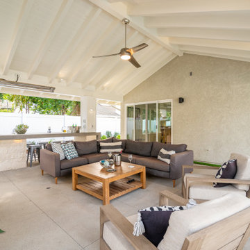 California Room w/ BBQ Island & Bar Seating